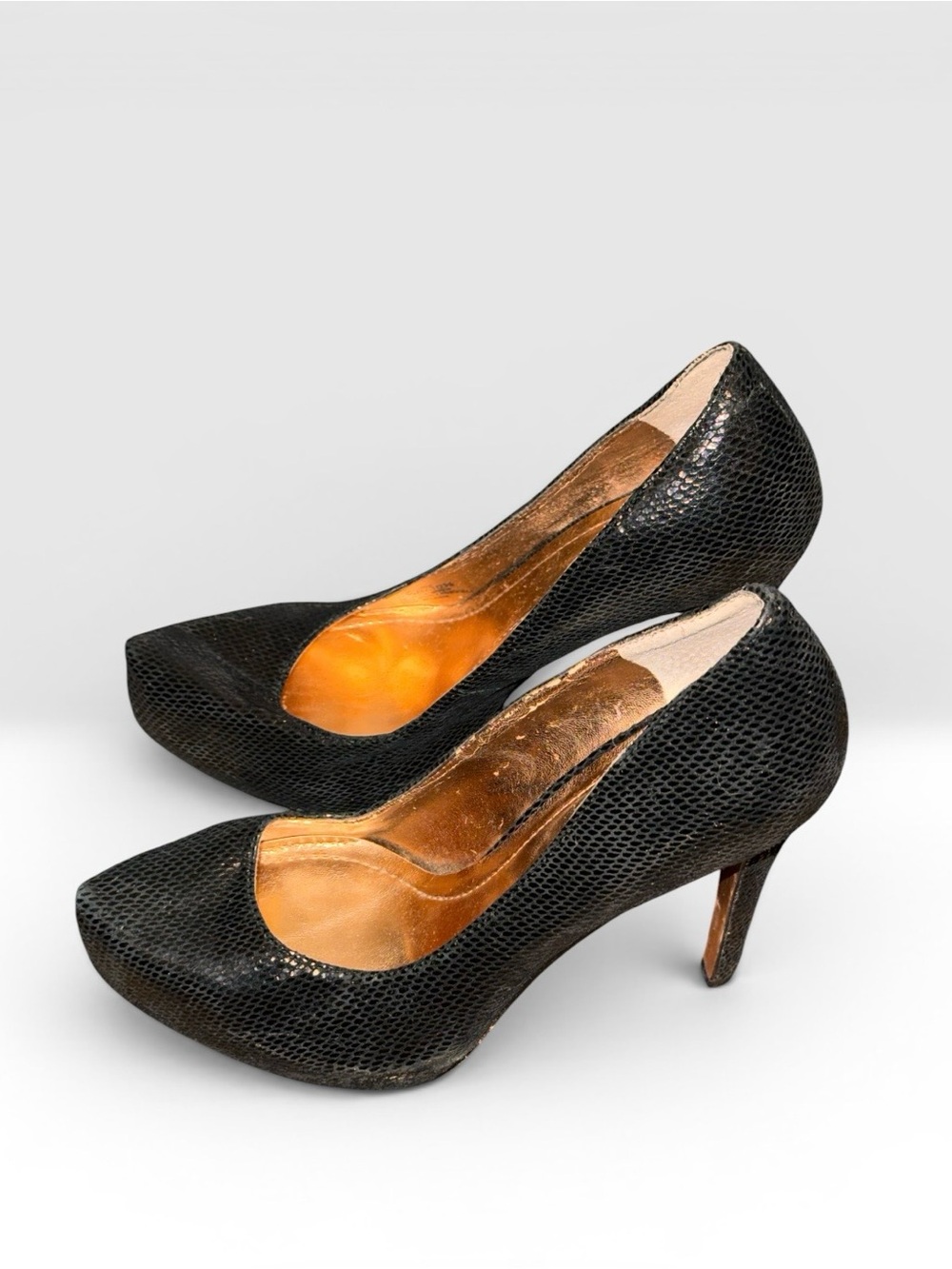 💎💎BCBGeneration Black Textured Pointed-Toe Pumps💎💎